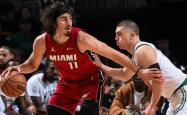 转会期突围战来临，迈阿密热火围绕全明星赛再遭质疑，质疑声仍在，团队化学反应显著的简单介绍