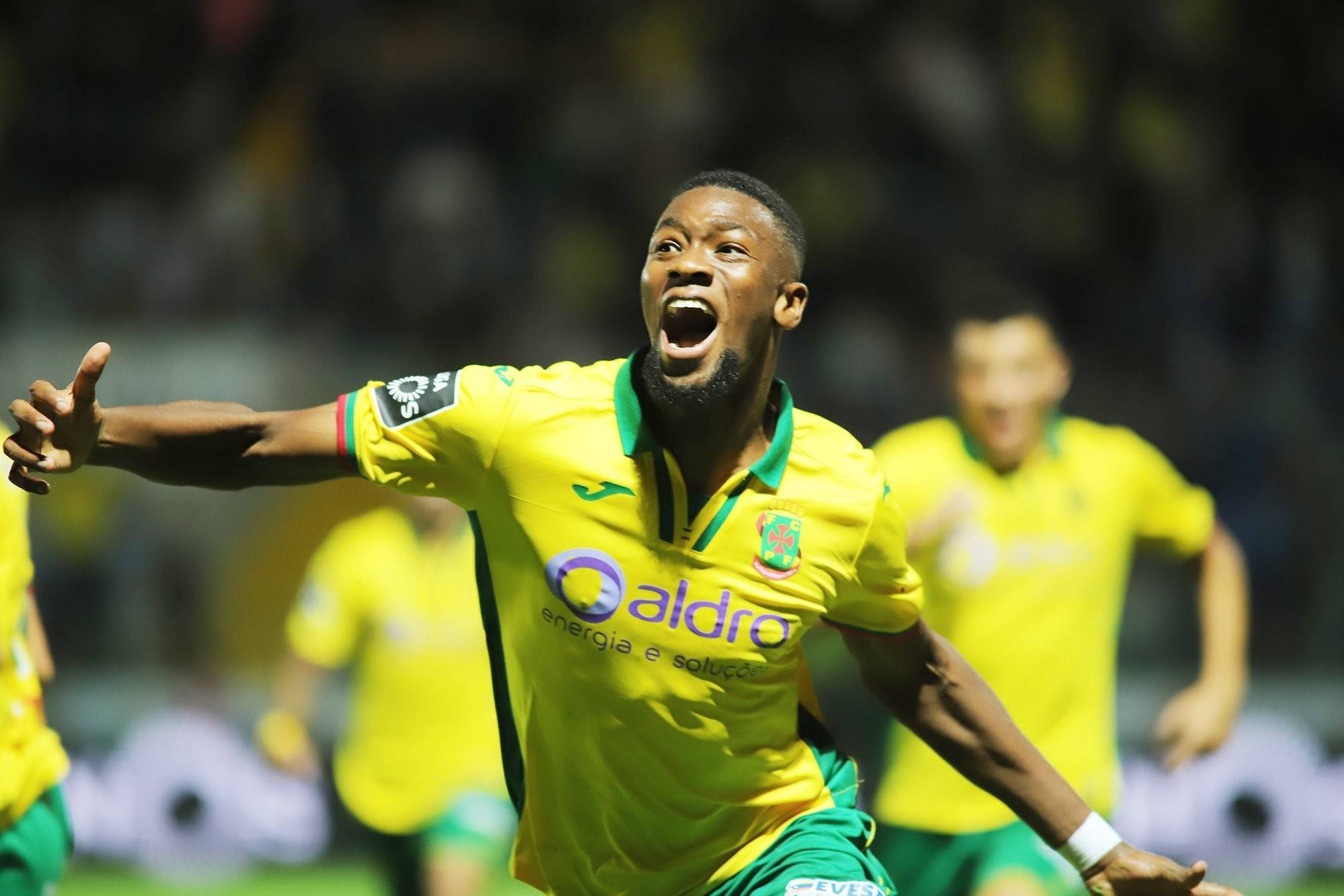 清晨波尔图调整名单以备葡超；手感冰凉环节打磨；质疑声仍在；训练强度明显提升的简单介绍